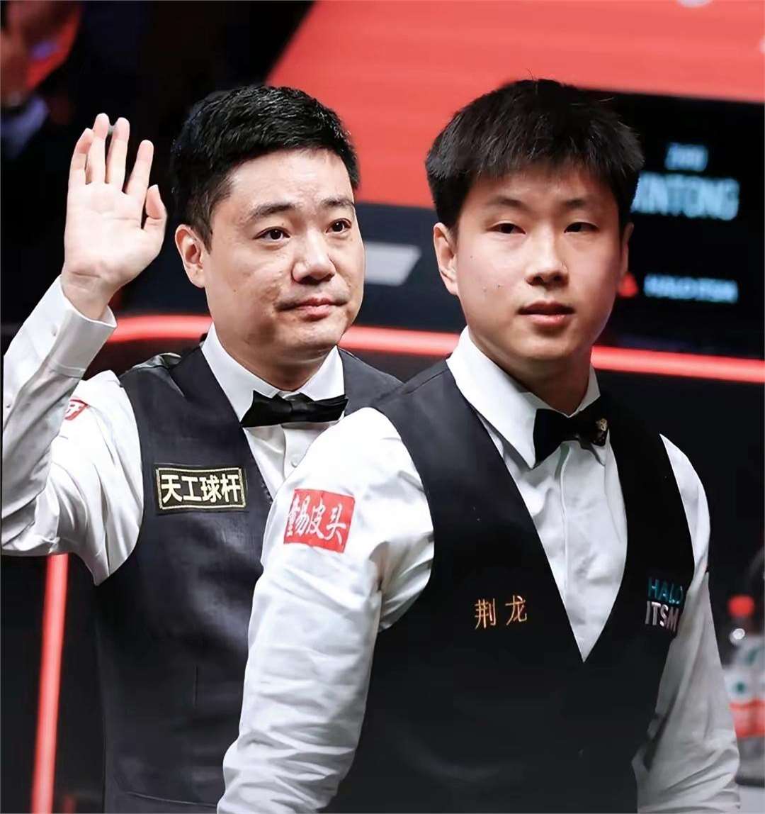 DFM翻盘100T,Uzi团战一打五宿敌对决淘汰赛,强势挺进下一轮 DFM翻盘100T,Uzi团战一打五宿敌对决淘汰赛,强势挺进下一轮