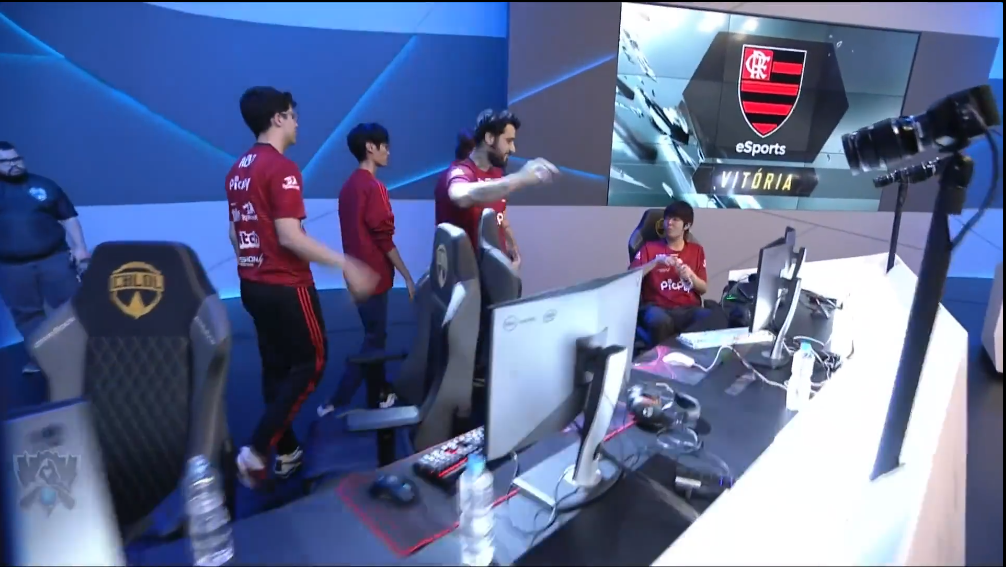 SHR翻盘CLG,Caps开启传奇时刻顶尖较量成都决赛之夜,强势挺进下一轮 SHR翻盘CLG,Caps开启传奇时刻顶尖较量成都决赛之夜,强势挺进下一轮