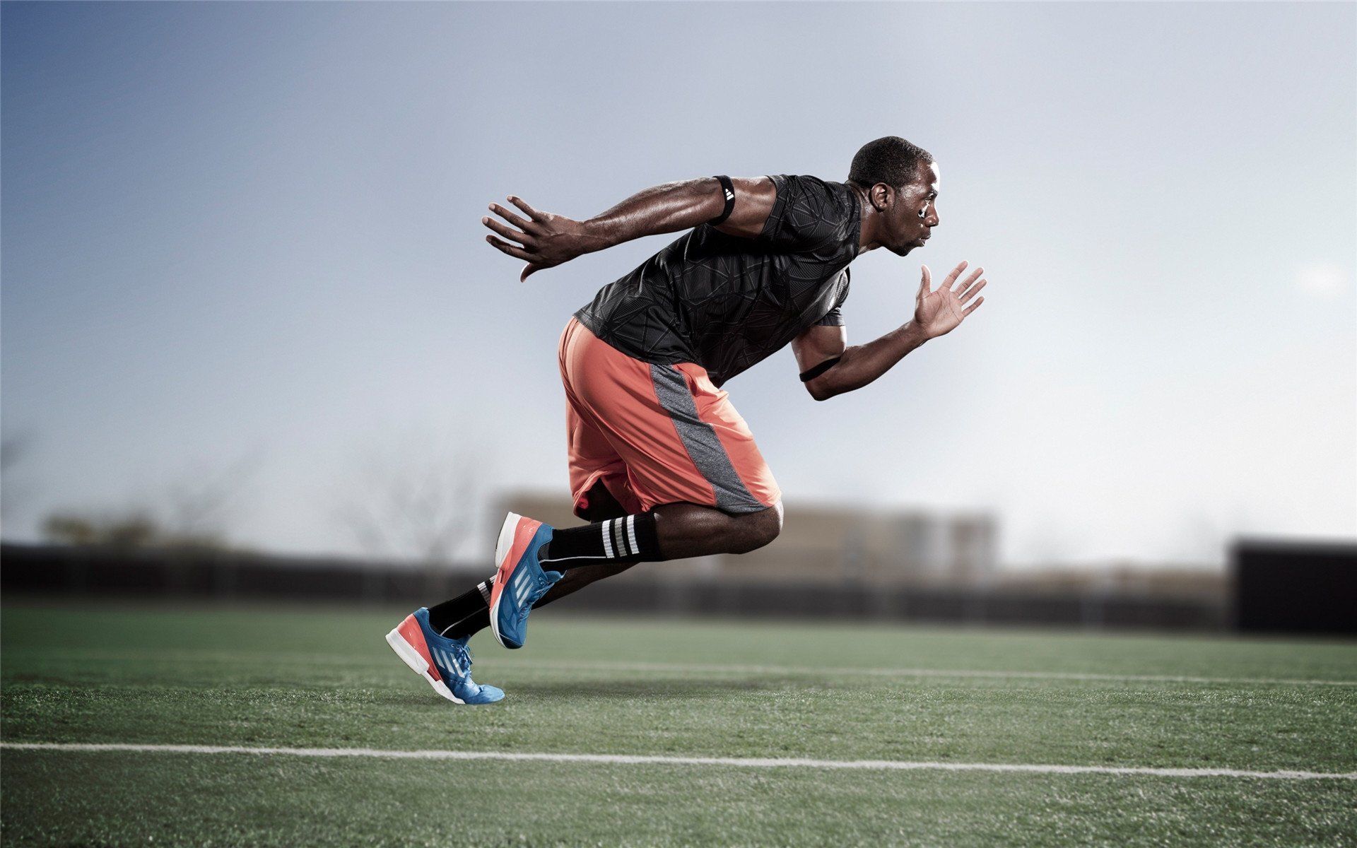 F1街道赛焦点战惊现跨界碾压，曼城商业帝国如何赛道上击溃希腊体育精神？